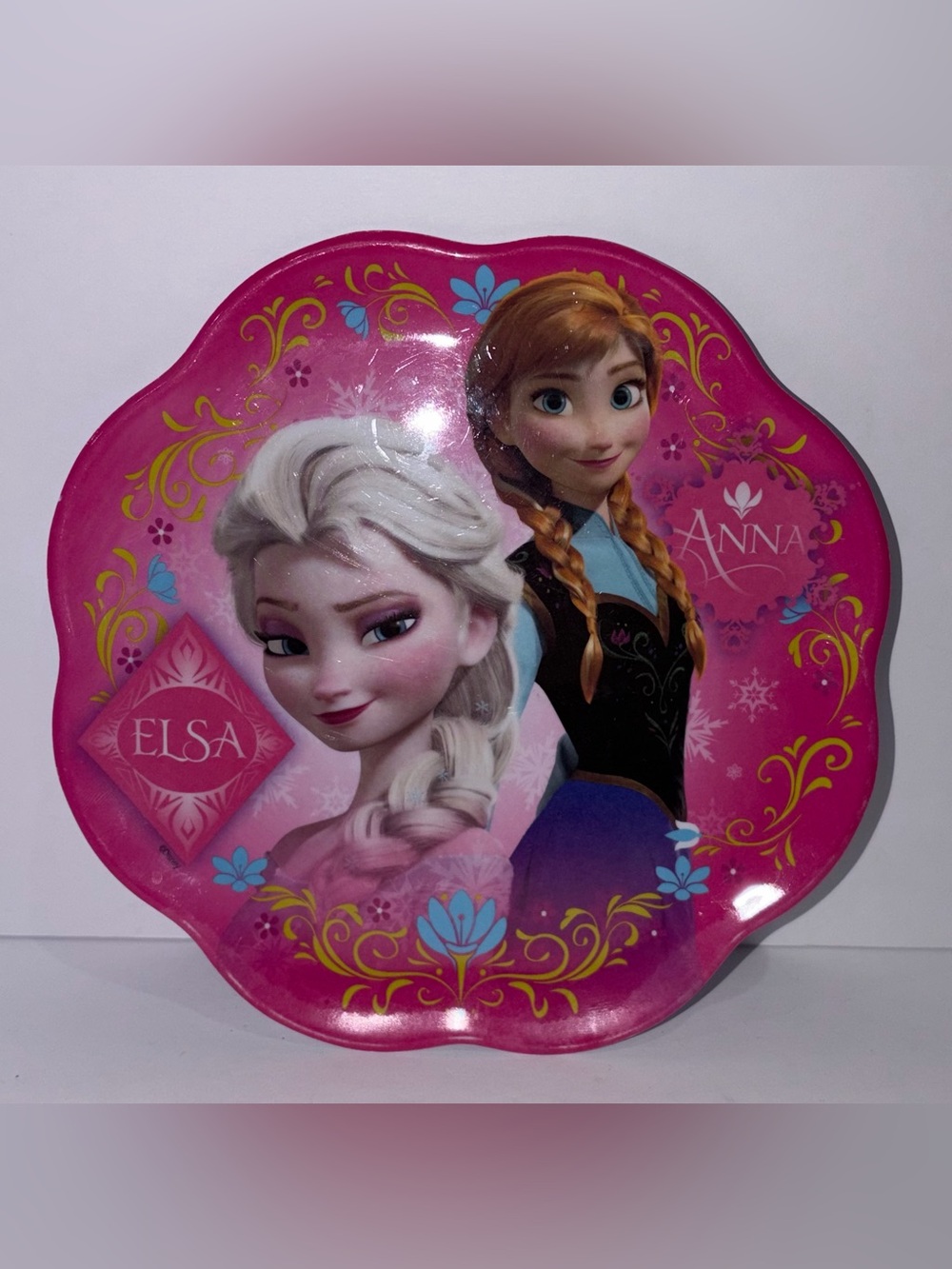 Disney 2014 Frozen Anna & Elsa Scalloped Plate